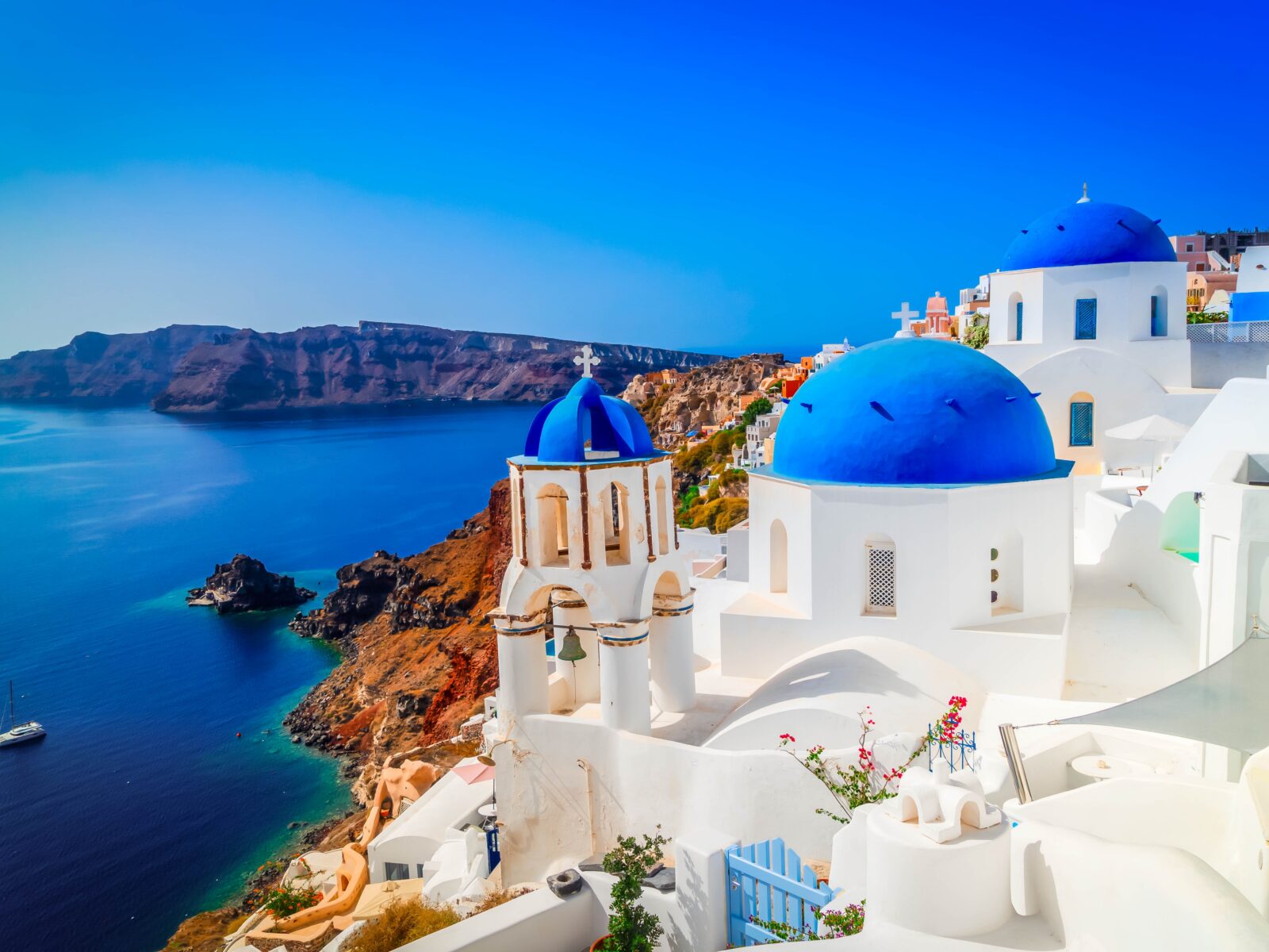 Traditional,Greek,Village,Oia,Of,Santorini,,With,Blue,Domes,Against