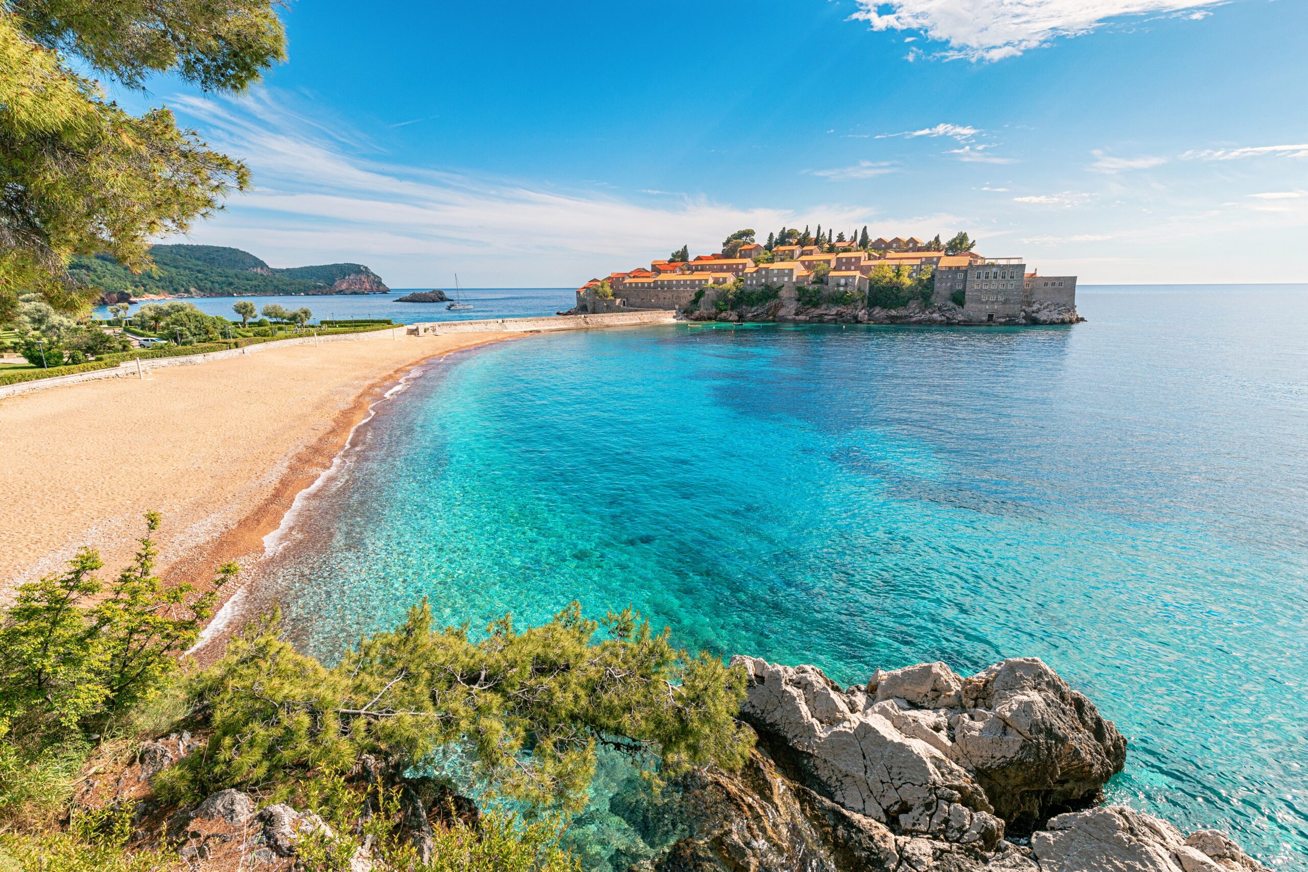 Sveti,Stefan,In,Montenegro,,Where,Turquoise,Waters,Meet,Orange,Rooftops