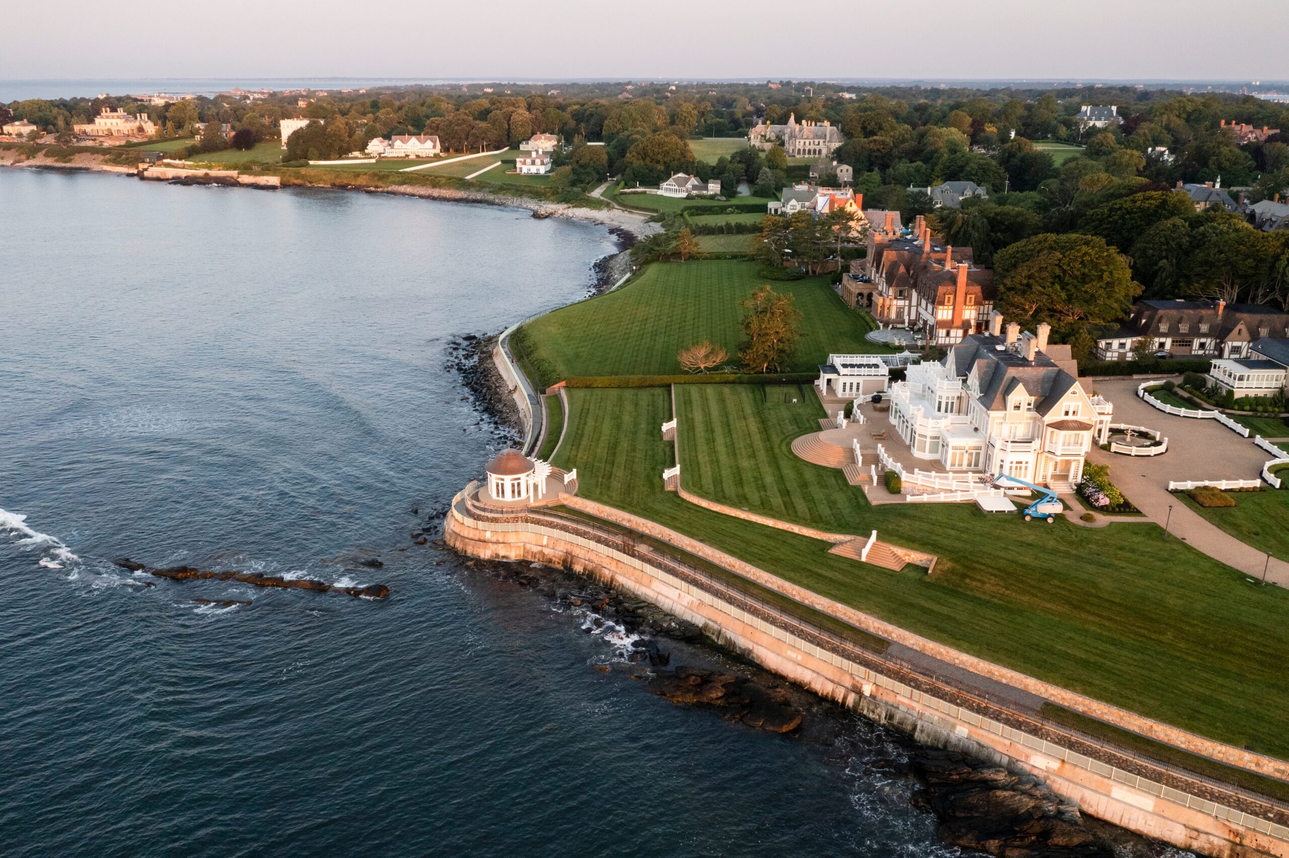 Newport,,Rhode,Island,-,May,15,,2023:,Newport,Cliff,Walk