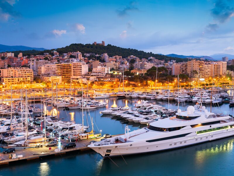 Palma,De,Mallorca,,Spain,Skyline,At,The,Port,With,Yachts